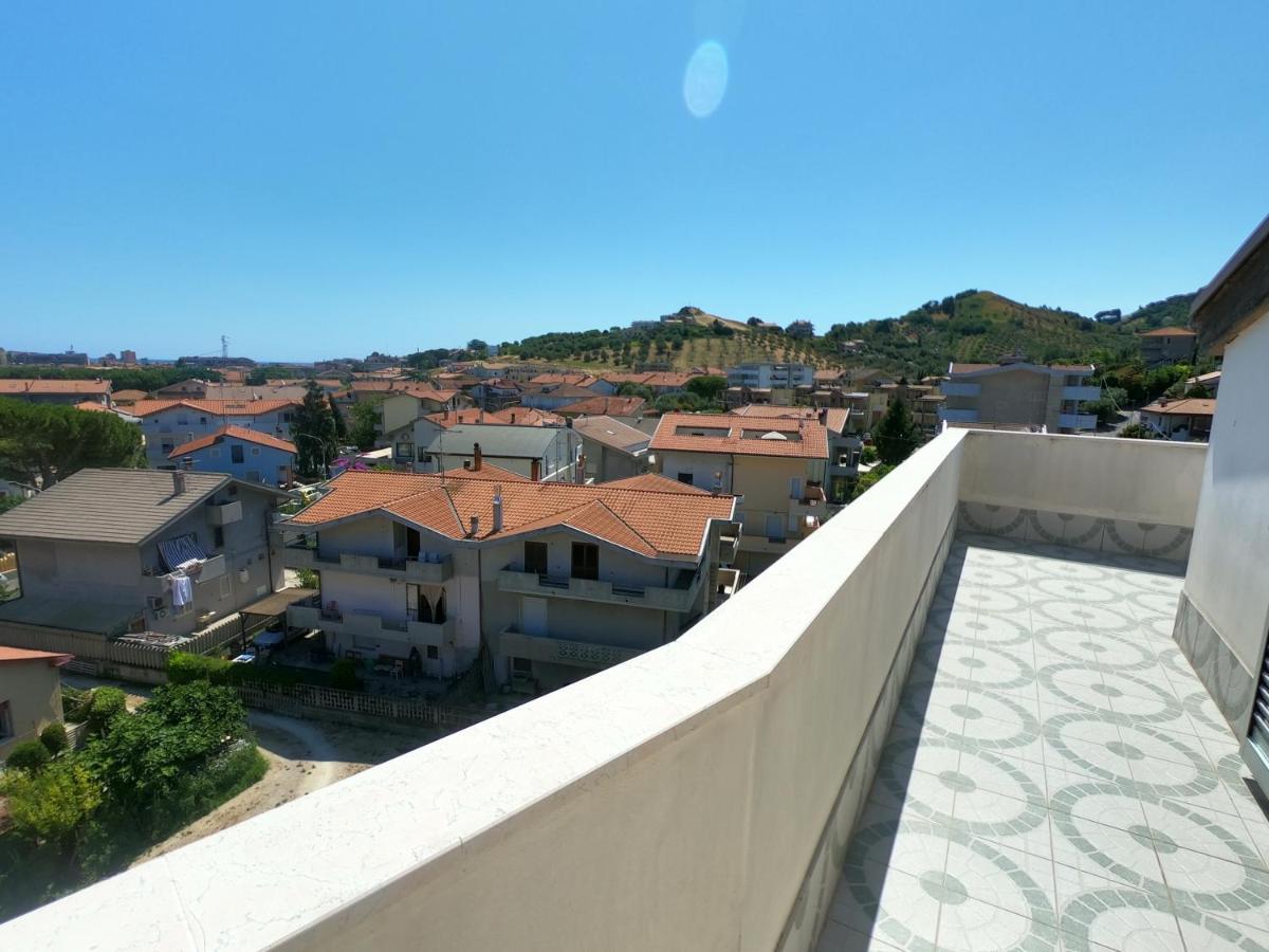 Attico Petfriendly Con Terrazzo, Via Del Borgo Apartment Montesilvano Ngoại thất bức ảnh
